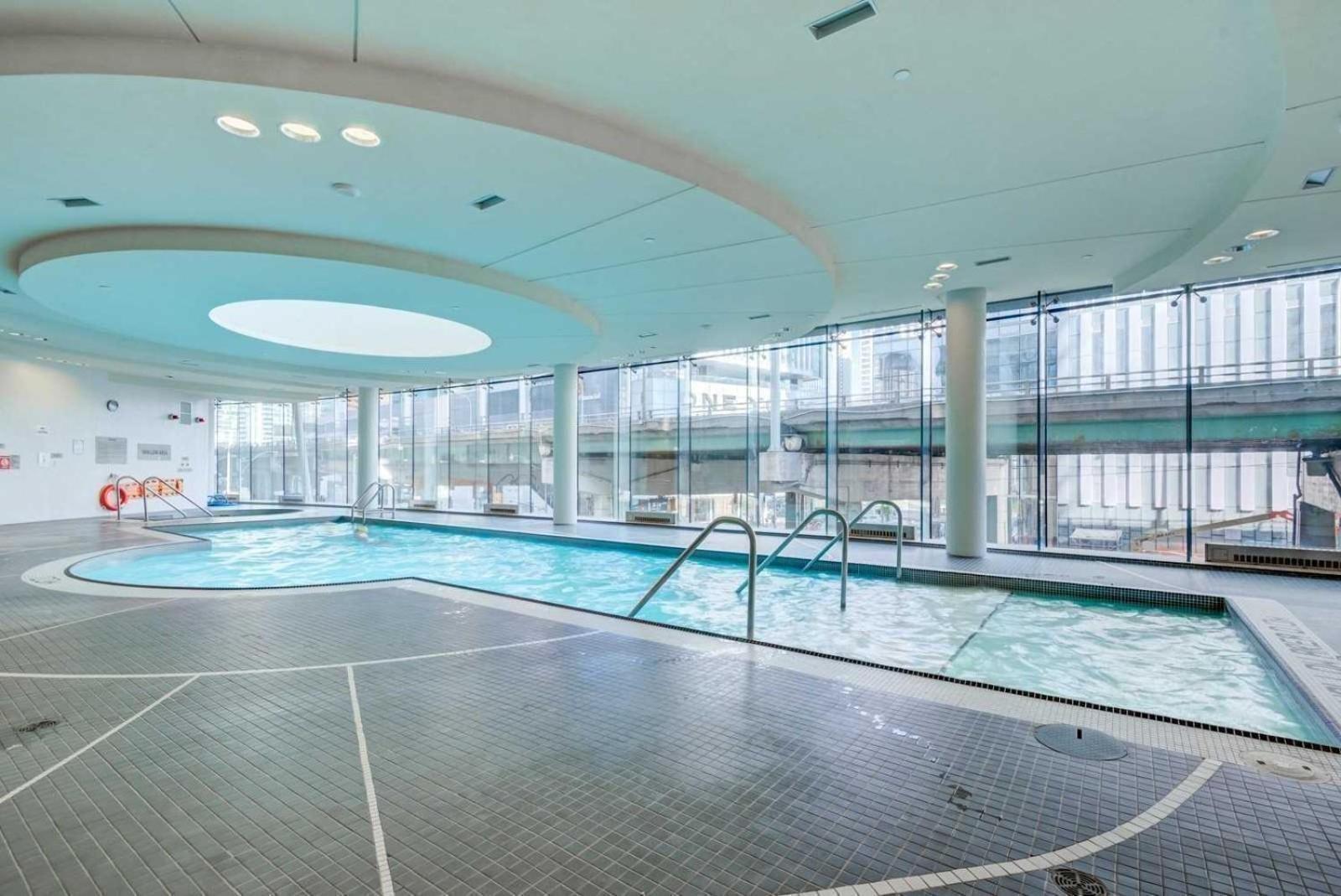 Grand Royal Suites Toronto Kültér fotó