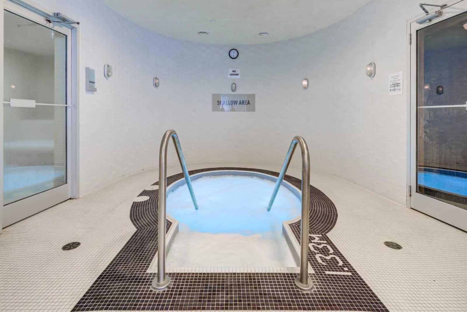 Grand Royal Suites Toronto Kültér fotó